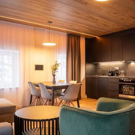 Apartment Hillside No. 18 *