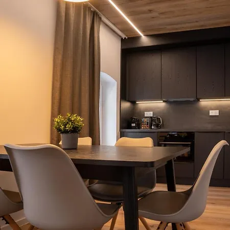 Hillside No. 18 Apartment